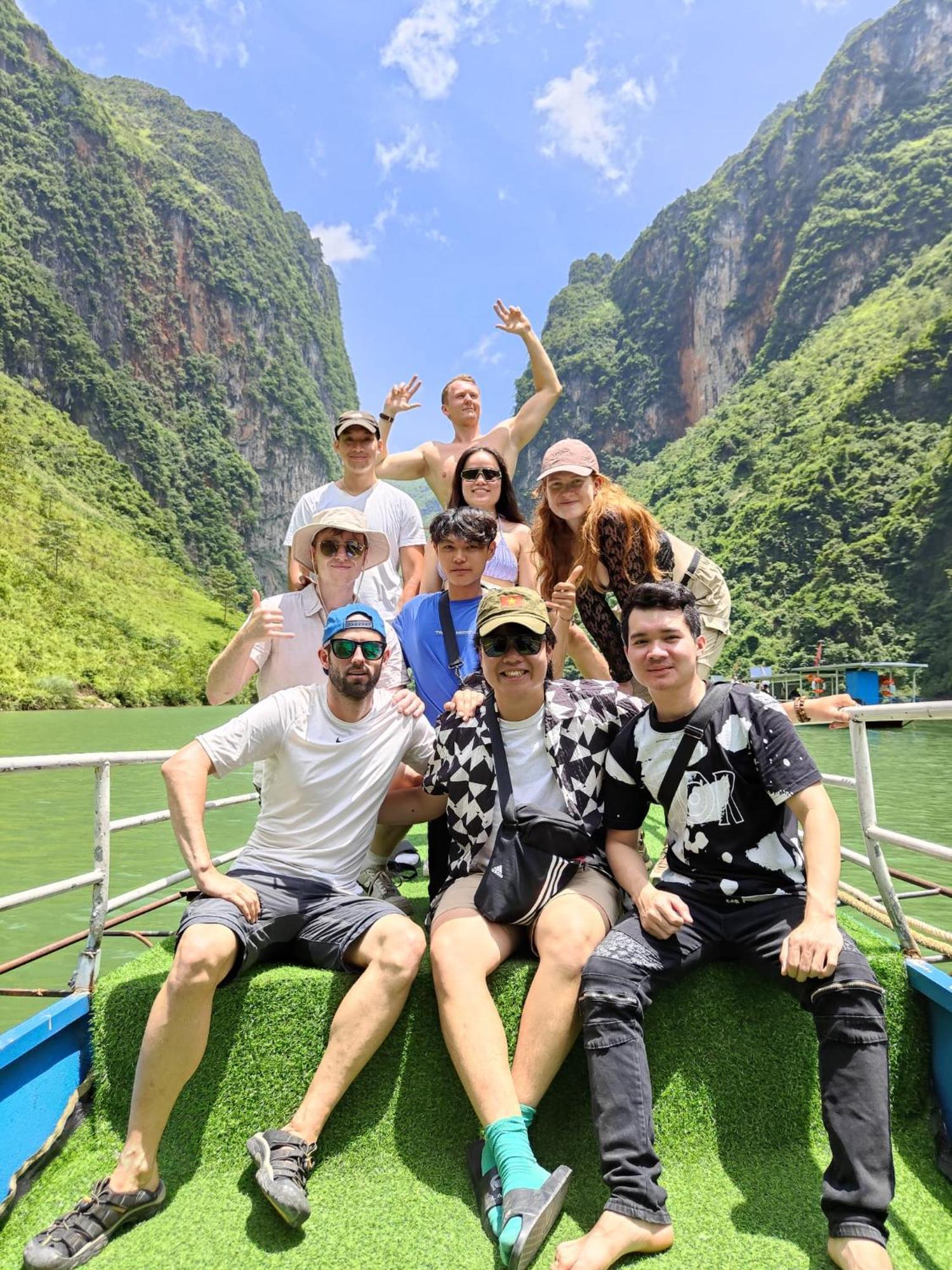 Odyssey Hostel, Tours & Motorbikes Rental Ha Giang Εξωτερικό φωτογραφία
