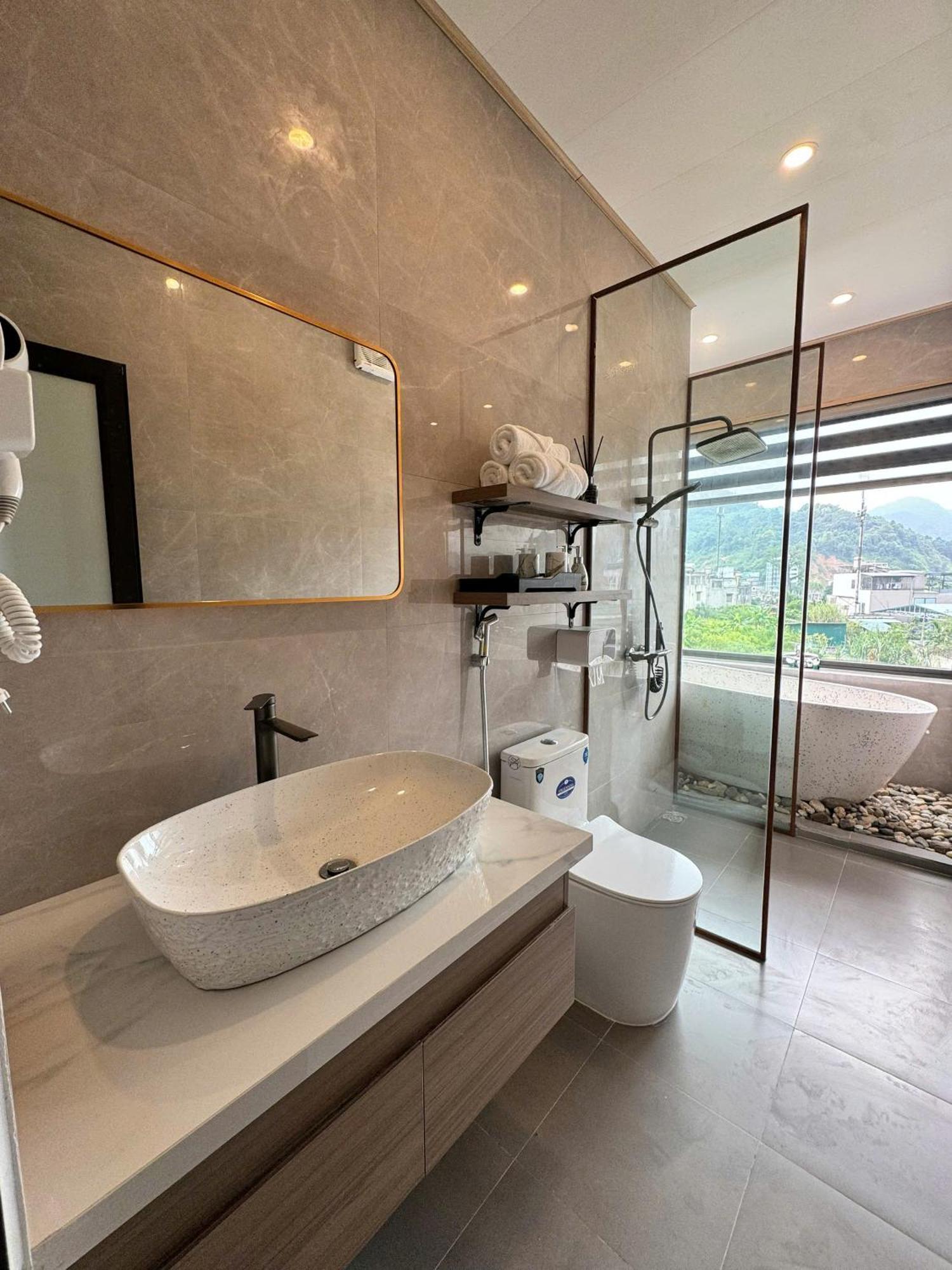 Odyssey Hostel, Tours & Motorbikes Rental Ha Giang Εξωτερικό φωτογραφία
